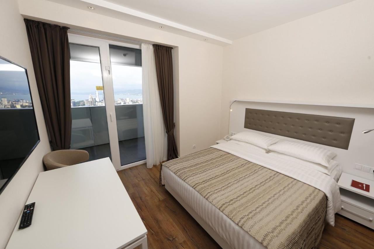 Apartments In Alliance Batumi Eksteriør bilde